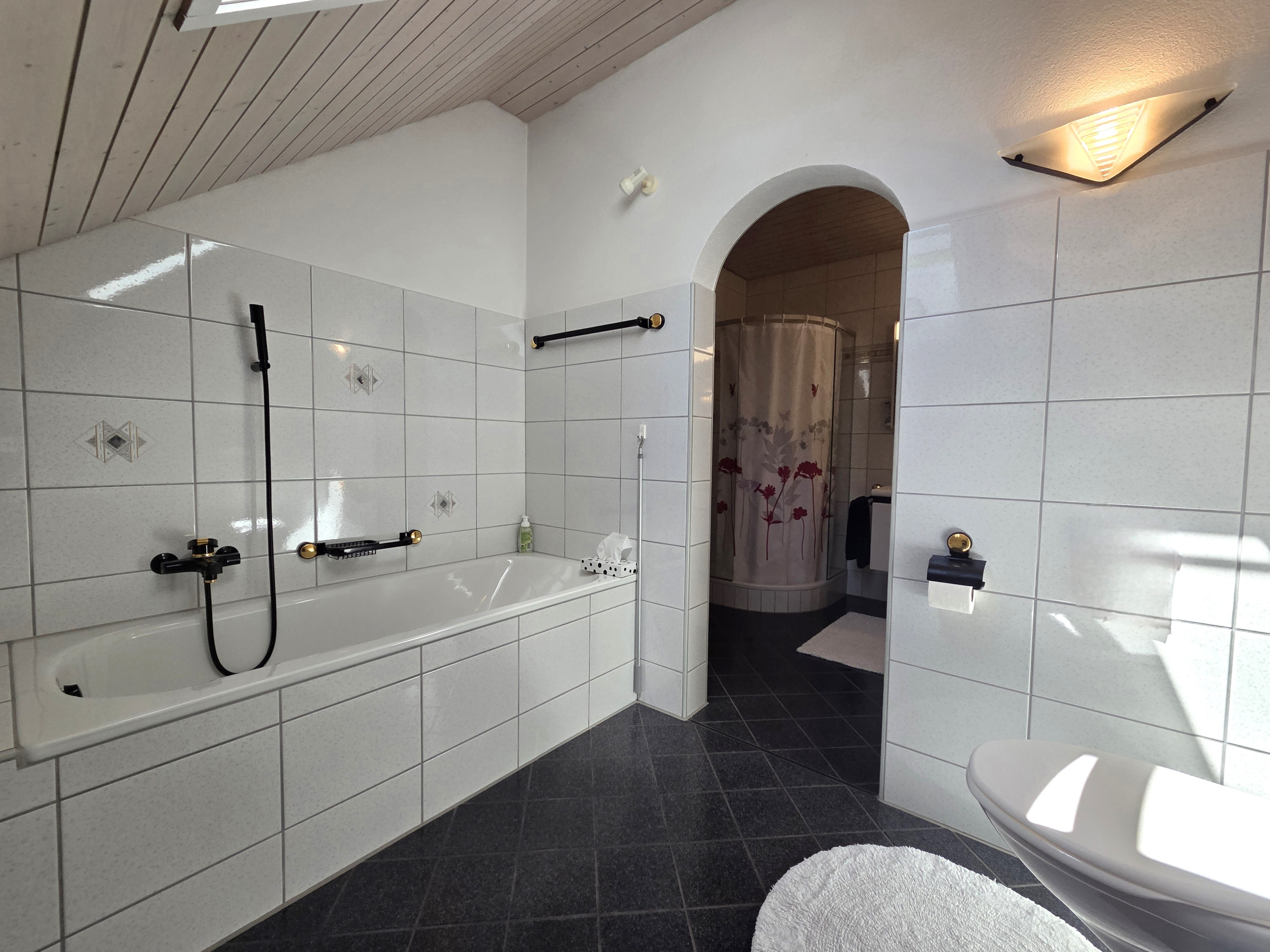 20260430_145013 Wohn- und Geschäftshaus