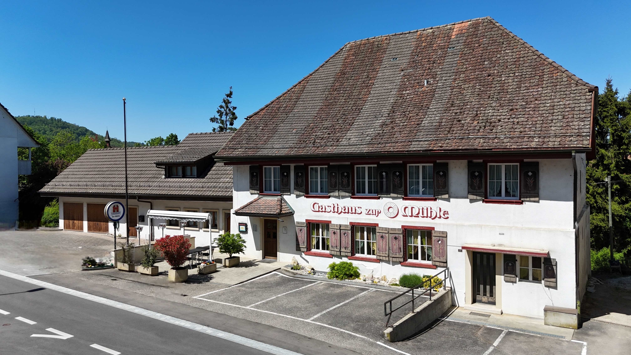 dji_fly_20260430_140406_0019_1777550709042_photo Wohn- und Geschäftshaus